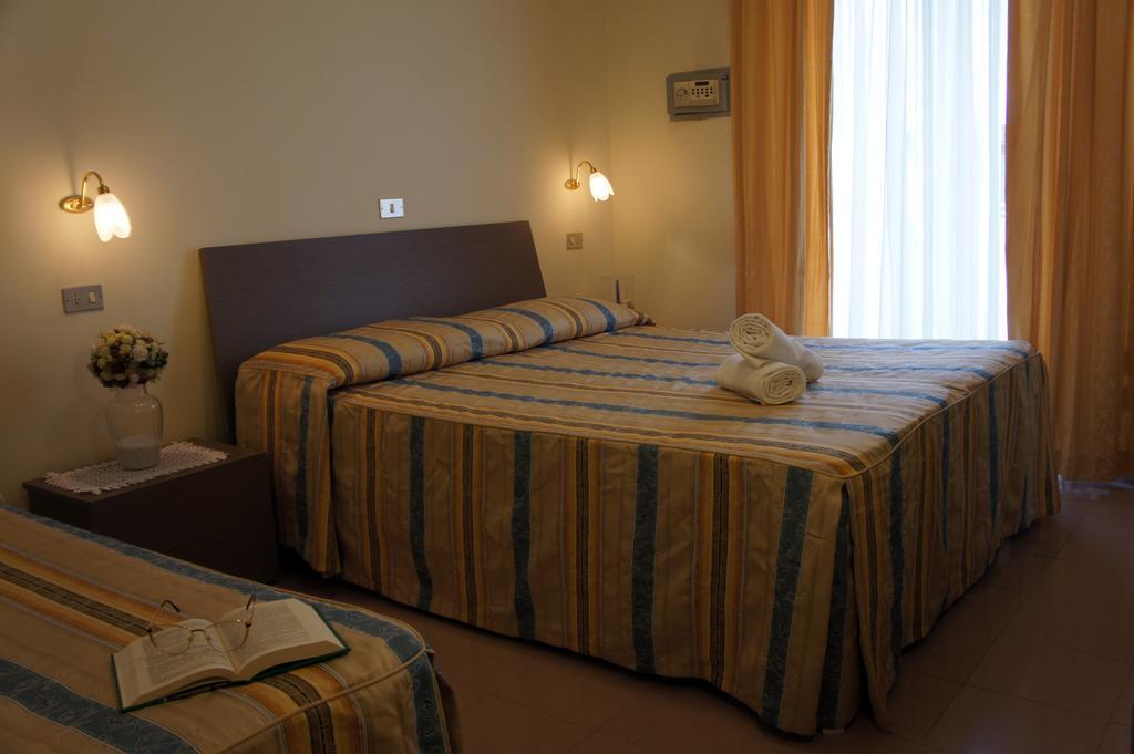 Hotel Solaris Giulianova Εξωτερικό φωτογραφία