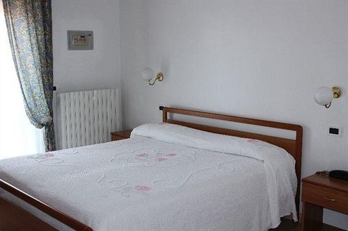 Hotel Solaris Giulianova Εξωτερικό φωτογραφία