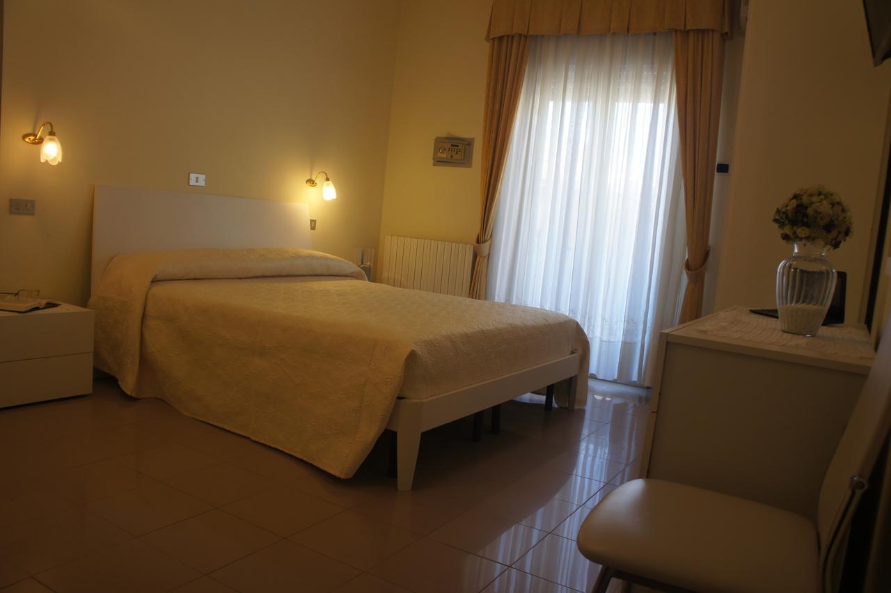Hotel Solaris Giulianova Εξωτερικό φωτογραφία