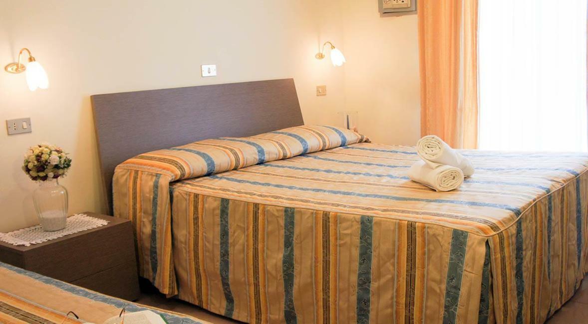 Hotel Solaris Giulianova Εξωτερικό φωτογραφία